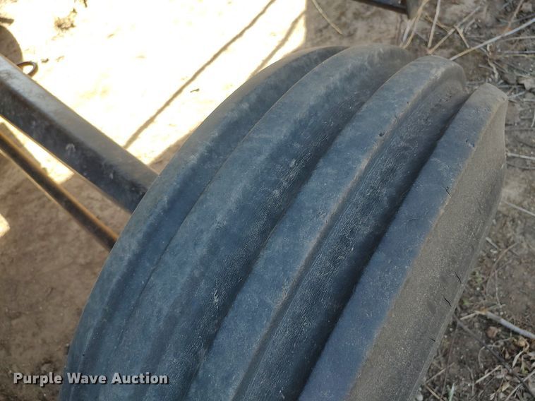 image for item DQ0380 Gleaner L2  combine