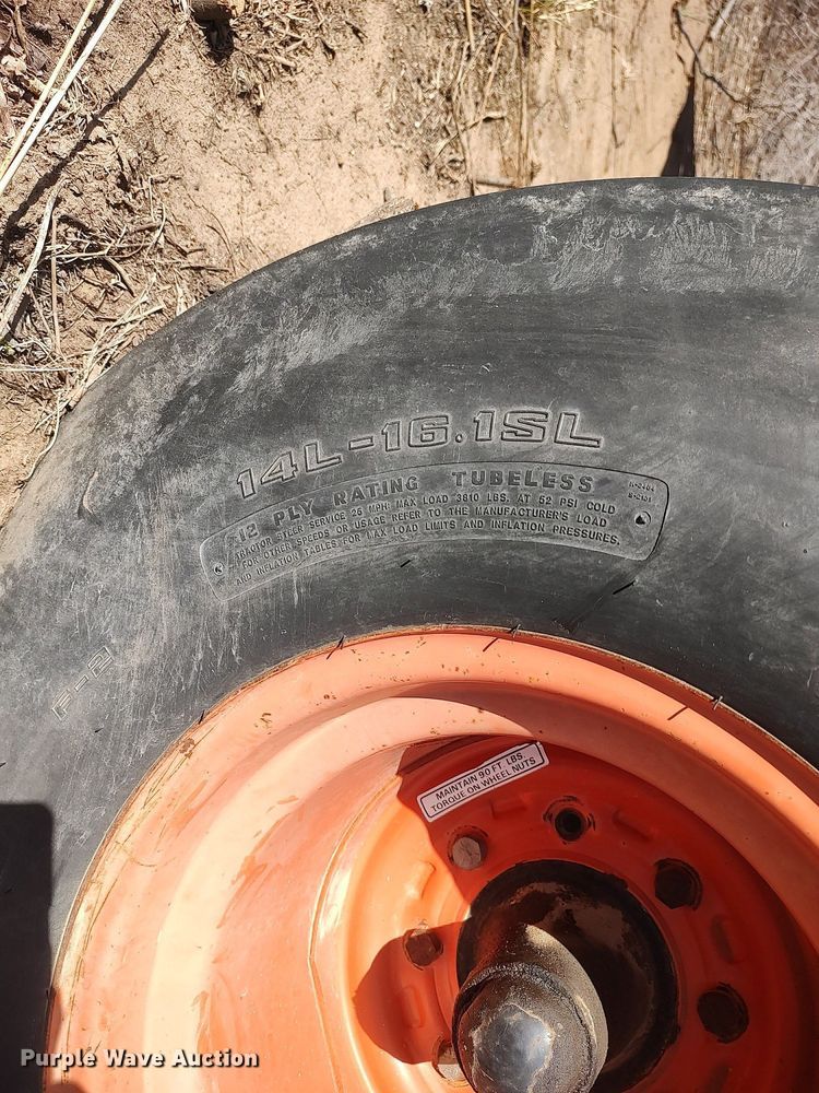 image for item DQ0380 Gleaner L2  combine