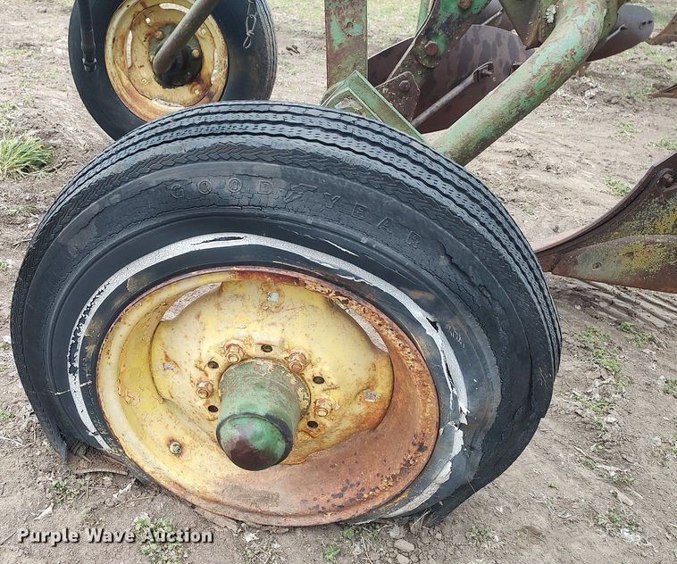 image for item DQ0384 John Deere  four bottom plow