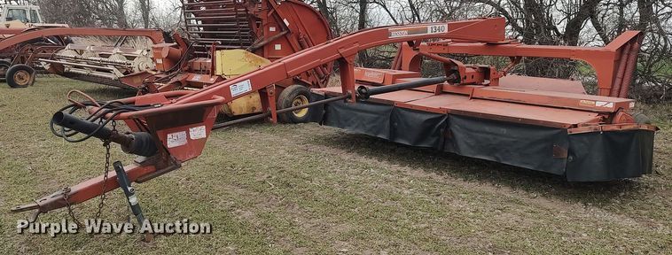 image for item DQ0389 1993 Hesston 1340  swather / windrower