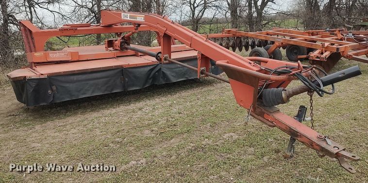 image for item DQ0389 1993 Hesston 1340  swather / windrower