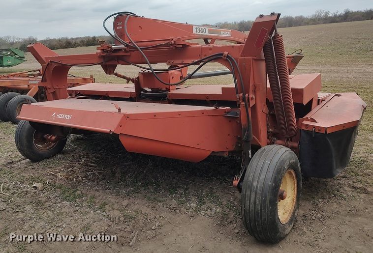 image for item DQ0389 1993 Hesston 1340  swather / windrower