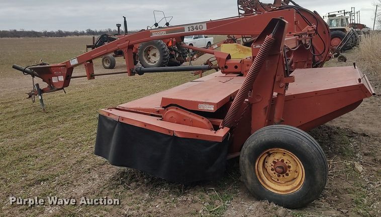 image for item DQ0389 1993 Hesston 1340  swather / windrower