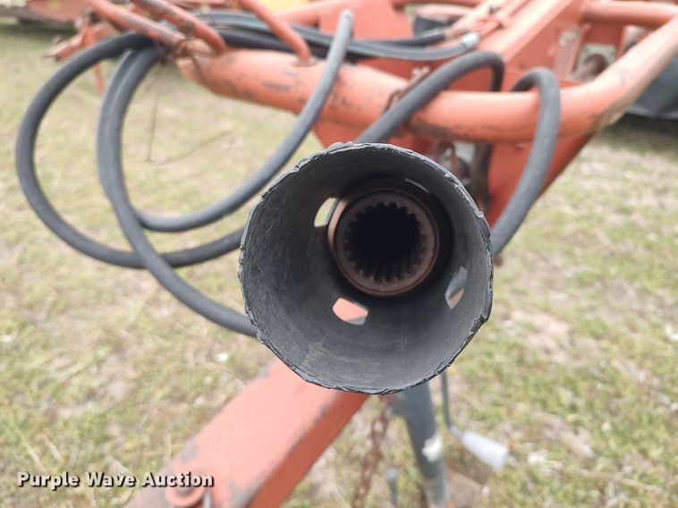 image for item DQ0389 1993 Hesston 1340  swather / windrower