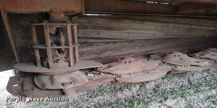 image for item DQ0389 1993 Hesston 1340  swather / windrower