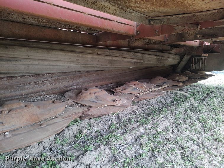 image for item DQ0389 1993 Hesston 1340  swather / windrower