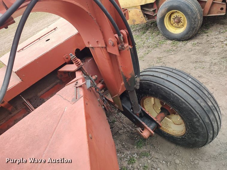 image for item DQ0389 1993 Hesston 1340  swather / windrower
