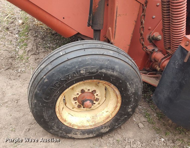 image for item DQ0389 1993 Hesston 1340  swather / windrower