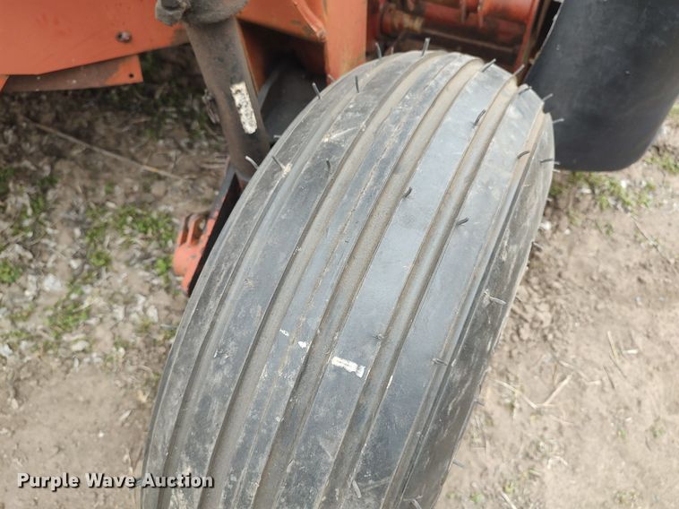 image for item DQ0389 1993 Hesston 1340  swather / windrower