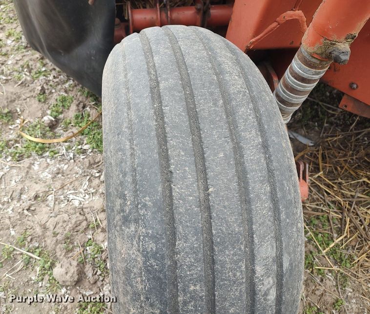 image for item DQ0389 1993 Hesston 1340  swather / windrower