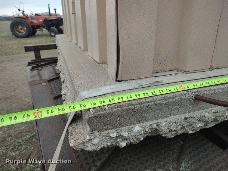 image for item DQ0392 Metal shed