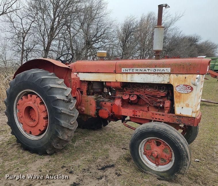 image for item DQ0395 International 660  tractor