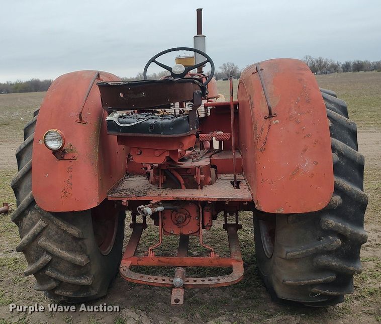 image for item DQ0395 International 660  tractor