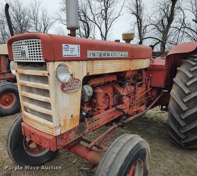 image for item DQ0395 International 660  tractor