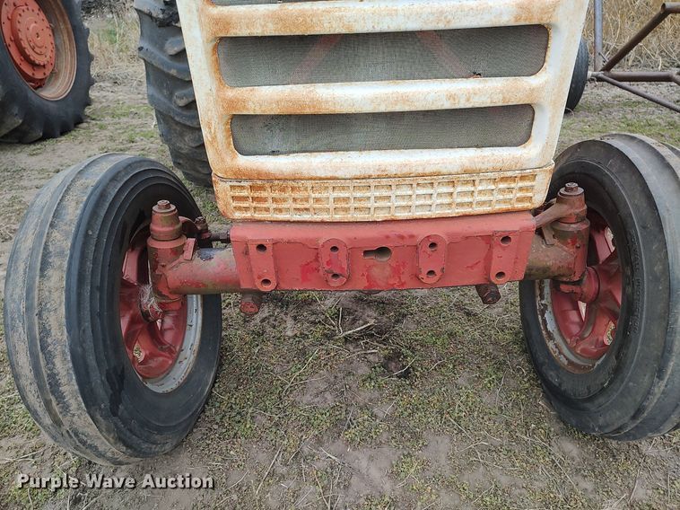 image for item DQ0395 International 660  tractor