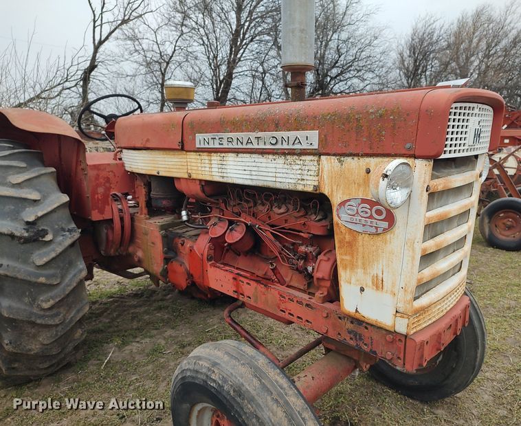 image for item DQ0395 International 660  tractor