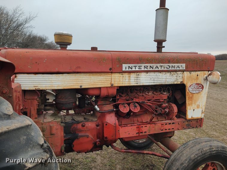 image for item DQ0395 International 660  tractor