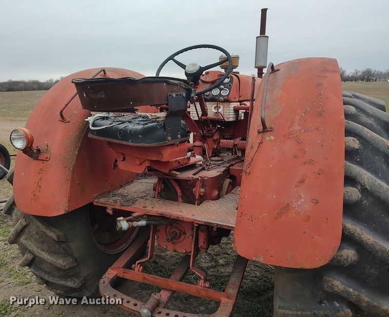 image for item DQ0395 International 660  tractor