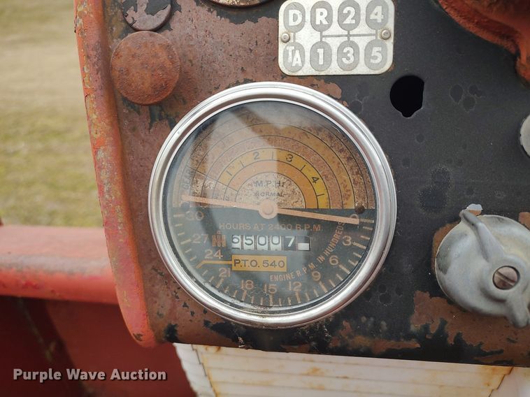 image for item DQ0395 International 660  tractor