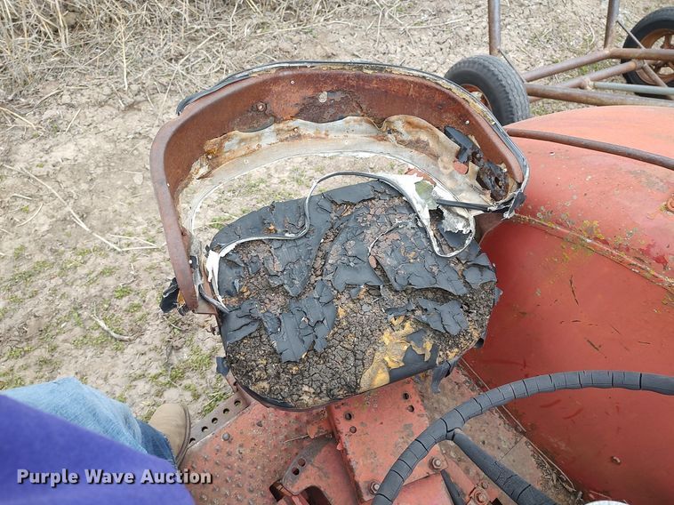 image for item DQ0395 International 660  tractor