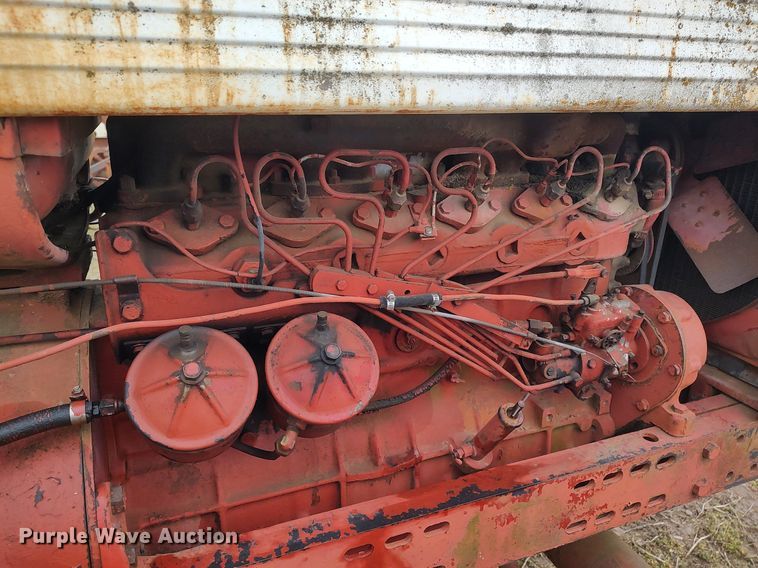 image for item DQ0395 International 660  tractor