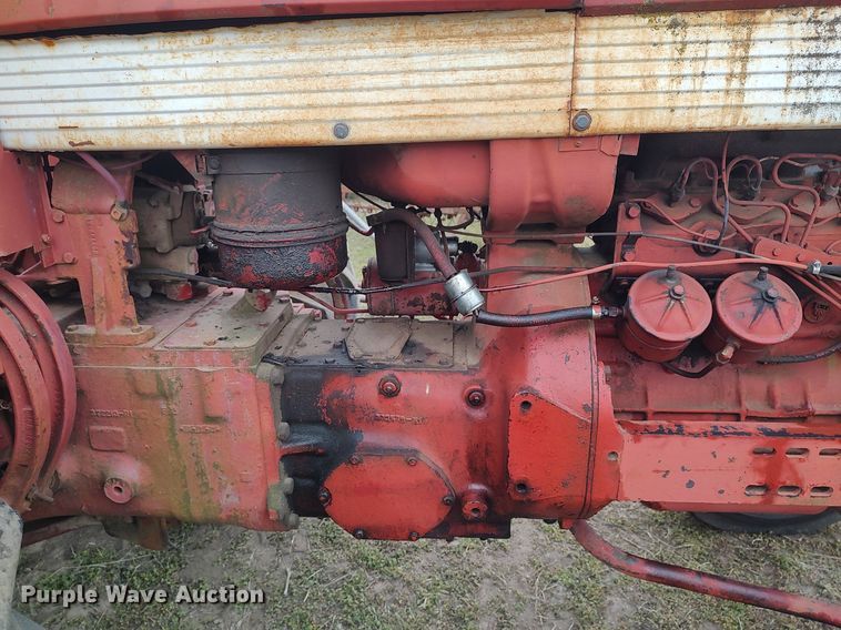 image for item DQ0395 International 660  tractor