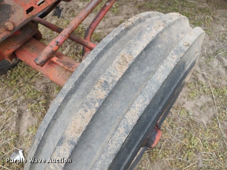 image for item DQ0395 International 660  tractor