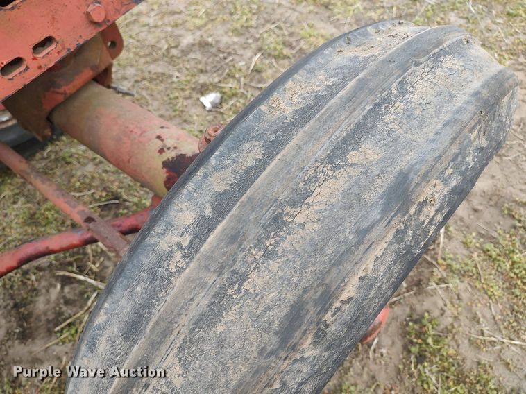 image for item DQ0395 International 660  tractor