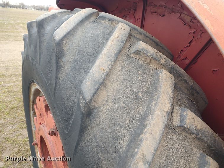 image for item DQ0395 International 660  tractor