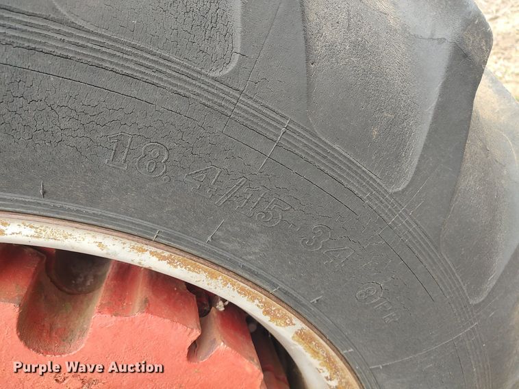 image for item DQ0395 International 660  tractor