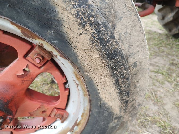 image for item DQ0395 International 660  tractor