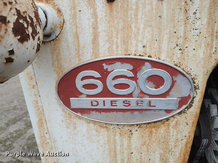 image for item DQ0395 International 660  tractor