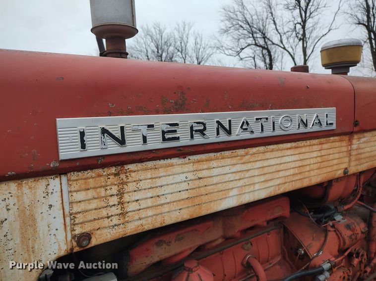 image for item DQ0395 International 660  tractor