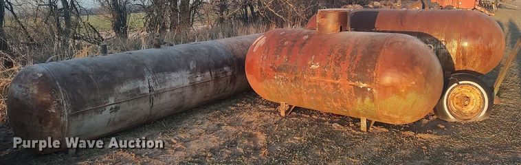 image for item DQ0421 (3) propane tanks
