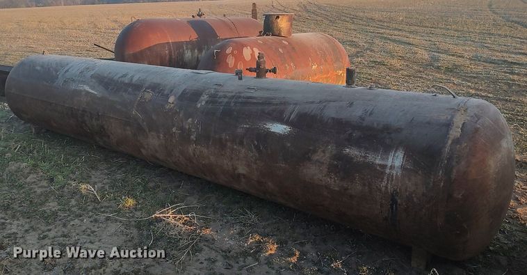 image for item DQ0421 (3) propane tanks