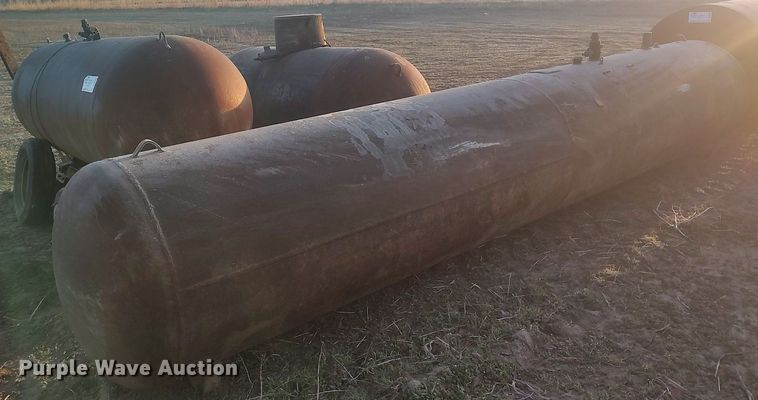 image for item DQ0421 (3) propane tanks