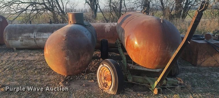 image for item DQ0421 (3) propane tanks