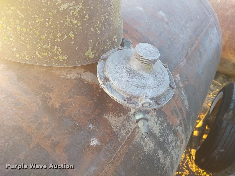 image for item DQ0421 (3) propane tanks