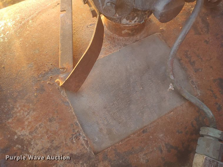 image for item DQ0421 (3) propane tanks