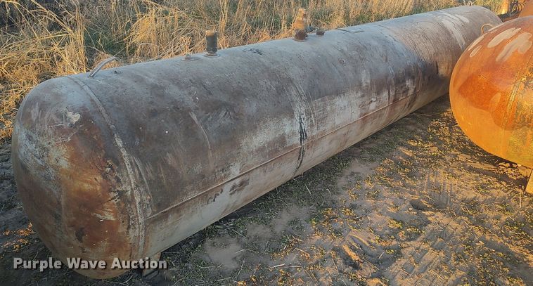 image for item DQ0421 (3) propane tanks