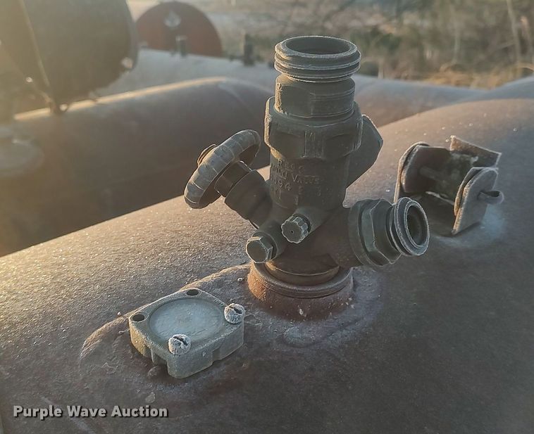 image for item DQ0421 (3) propane tanks