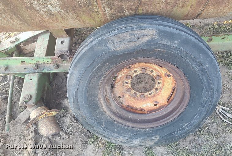 image for item DQ0421 (3) propane tanks