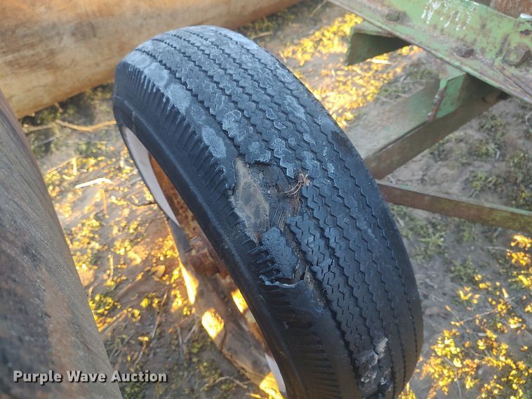 image for item DQ0421 (3) propane tanks