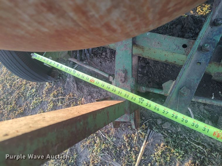 image for item DQ0421 (3) propane tanks