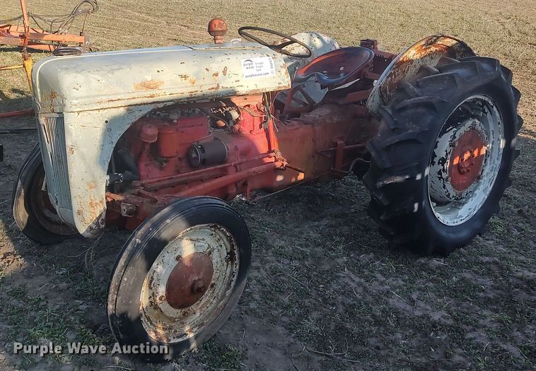 image for item DQ0425 Ford  tractor