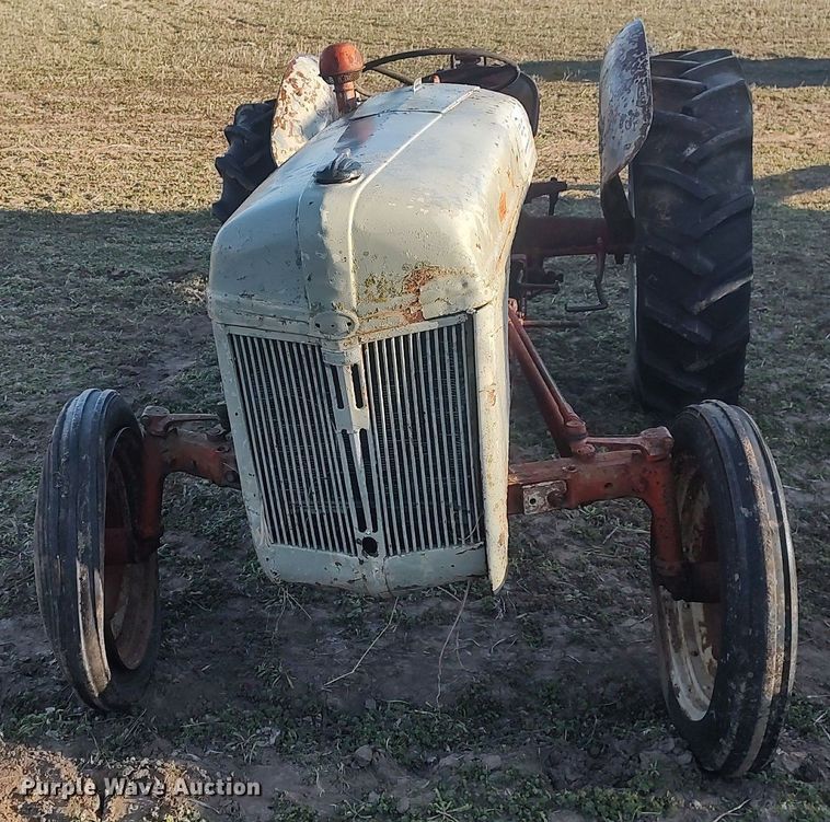 image for item DQ0425 Ford  tractor