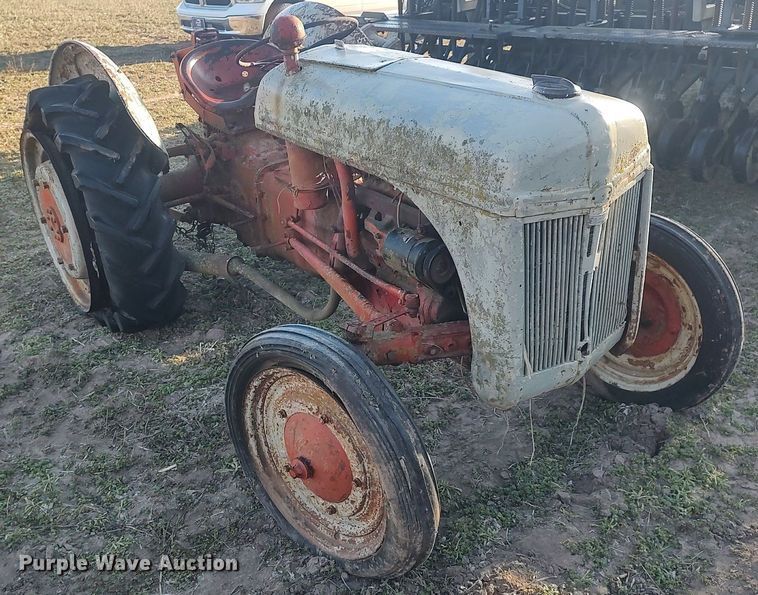 image for item DQ0425 Ford  tractor