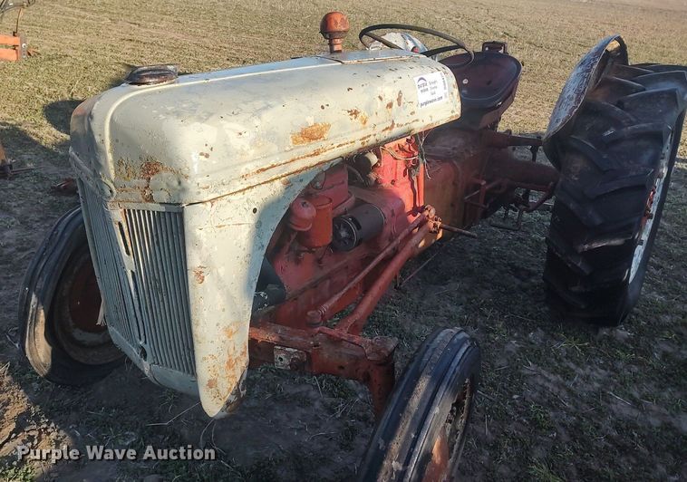 image for item DQ0425 Ford  tractor
