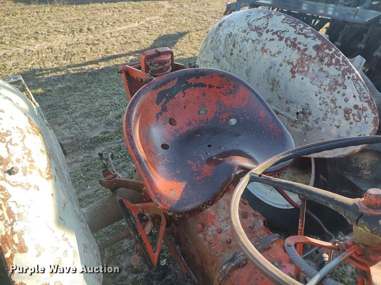 image for item DQ0425 Ford  tractor