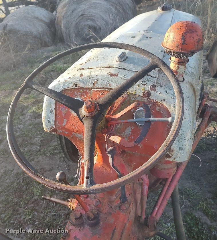 image for item DQ0425 Ford  tractor